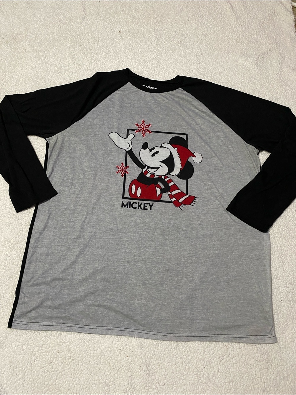 Disney women’s size 2X tall Mickey Holiday Long Sleeve night shirt , NWOT